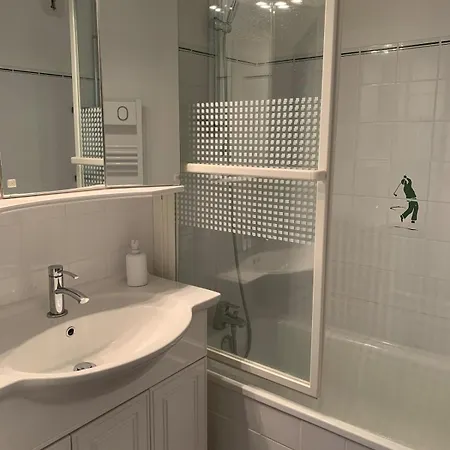 Appartement T2 Avec Balcon Face Au Golf Avec Piscine à *