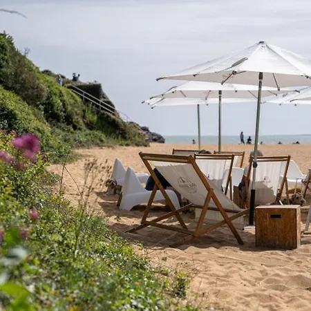 Appartement T2 Avec Balcon Face Au Golf Avec Piscine A Pornic