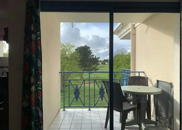 T2 Avec Balcon Face Au Golf Avec Piscine A 波尔尼克